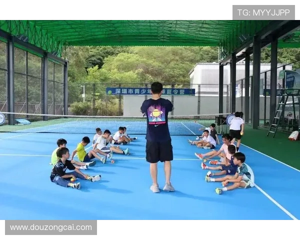 足球训练中的体能强化与抗压能力提升