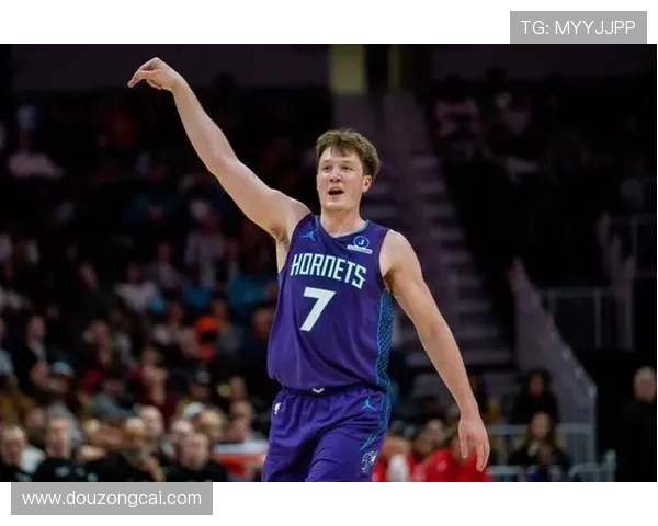 克尼佩尔三分球已达198记距新秀纪录仅需8球挑战在即 克尼佩尔三分球已达198记距新秀纪录仅需8球挑战在即