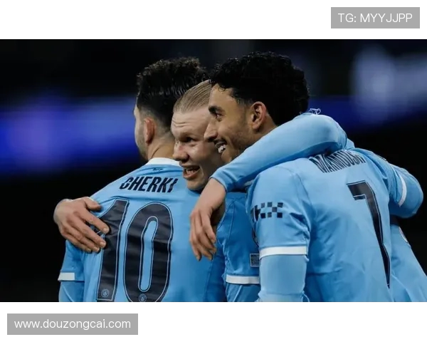 曼城成功晋级欧冠淘汰赛斯通斯坦言紧张观看皇马对决本菲卡